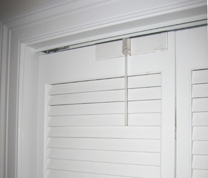 Bifold closet shop door child lock